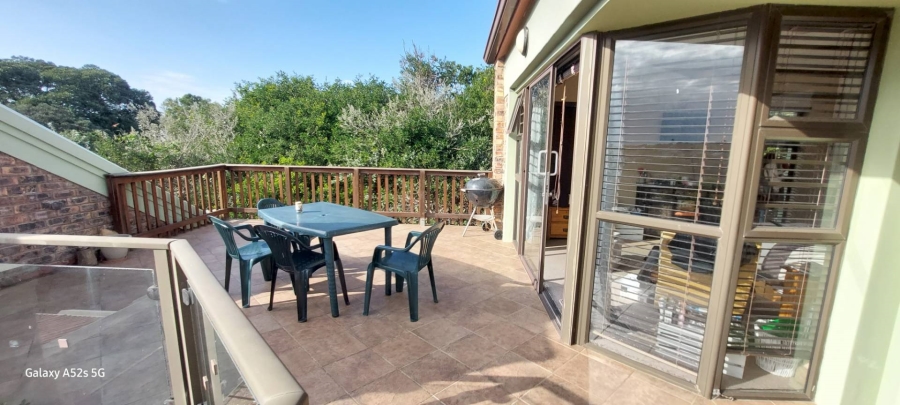 6 Bedroom Property for Sale in West Bank Eastern Cape